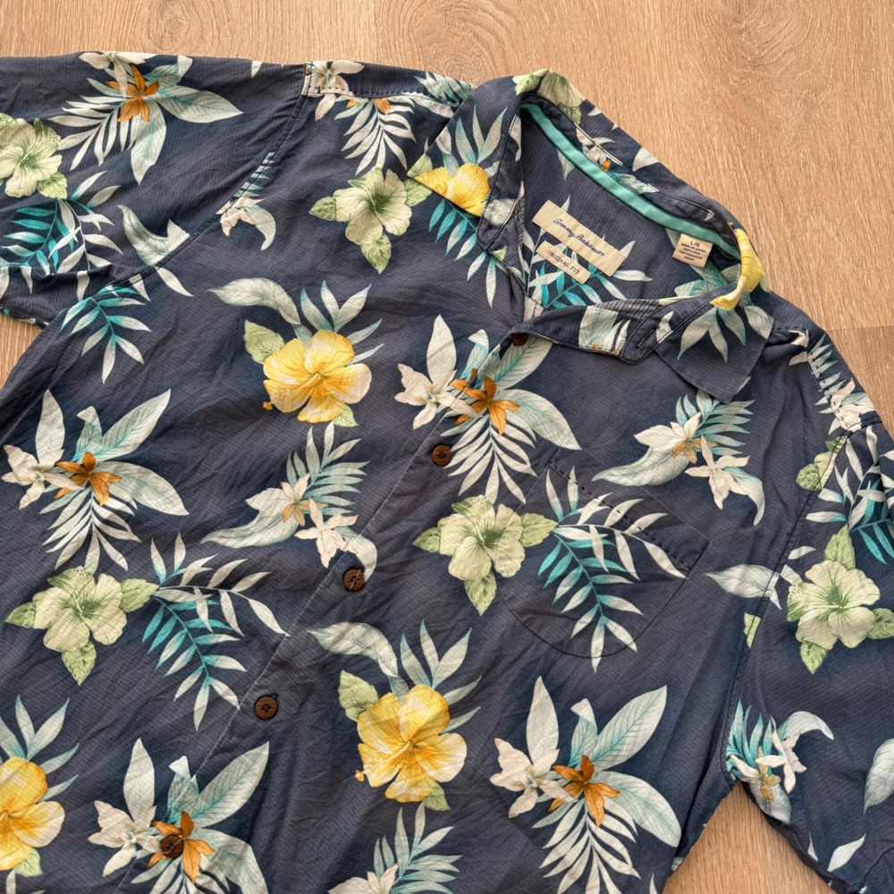 Tommy Bahama Original Fit Silk Floral Button Down Mens Large Blue Hawaiian Shirt